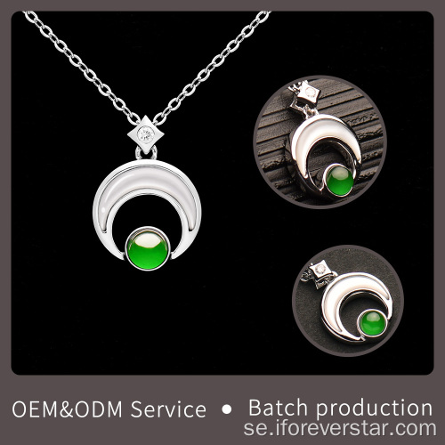 Sun och Moon Jade Pendant